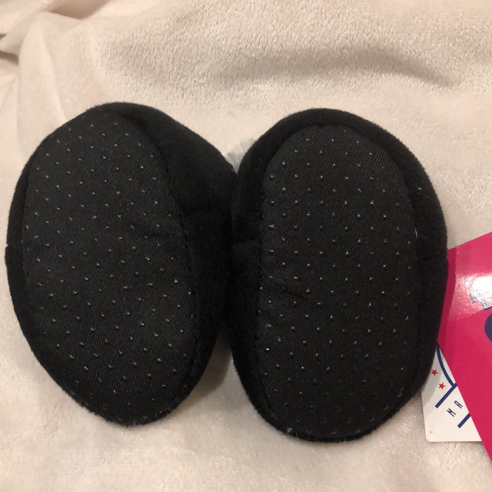 Infant Yankee slippers NWT 6-12 months - Picture 2 of 4